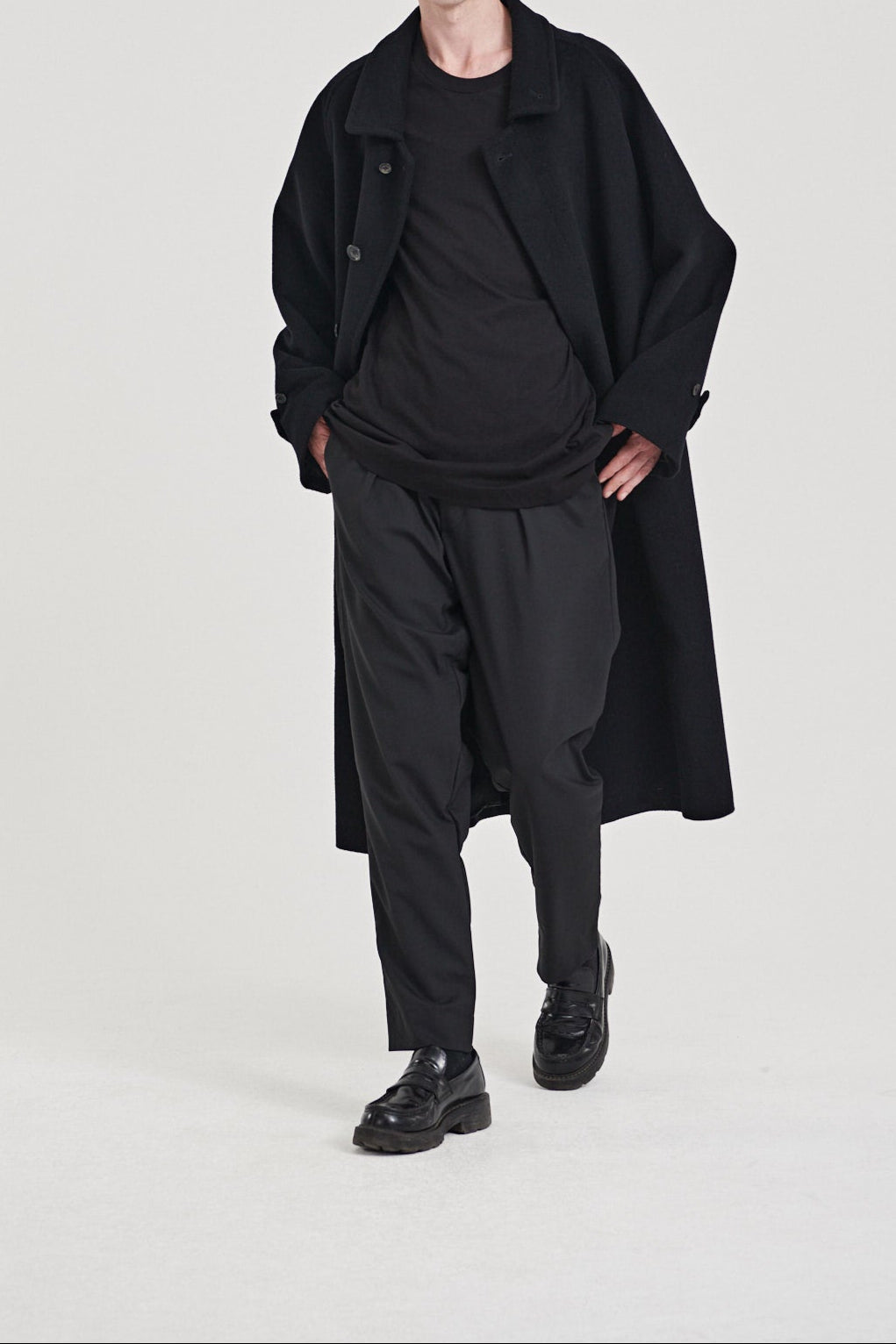 08 / Pleated Trousers Black – Oftt