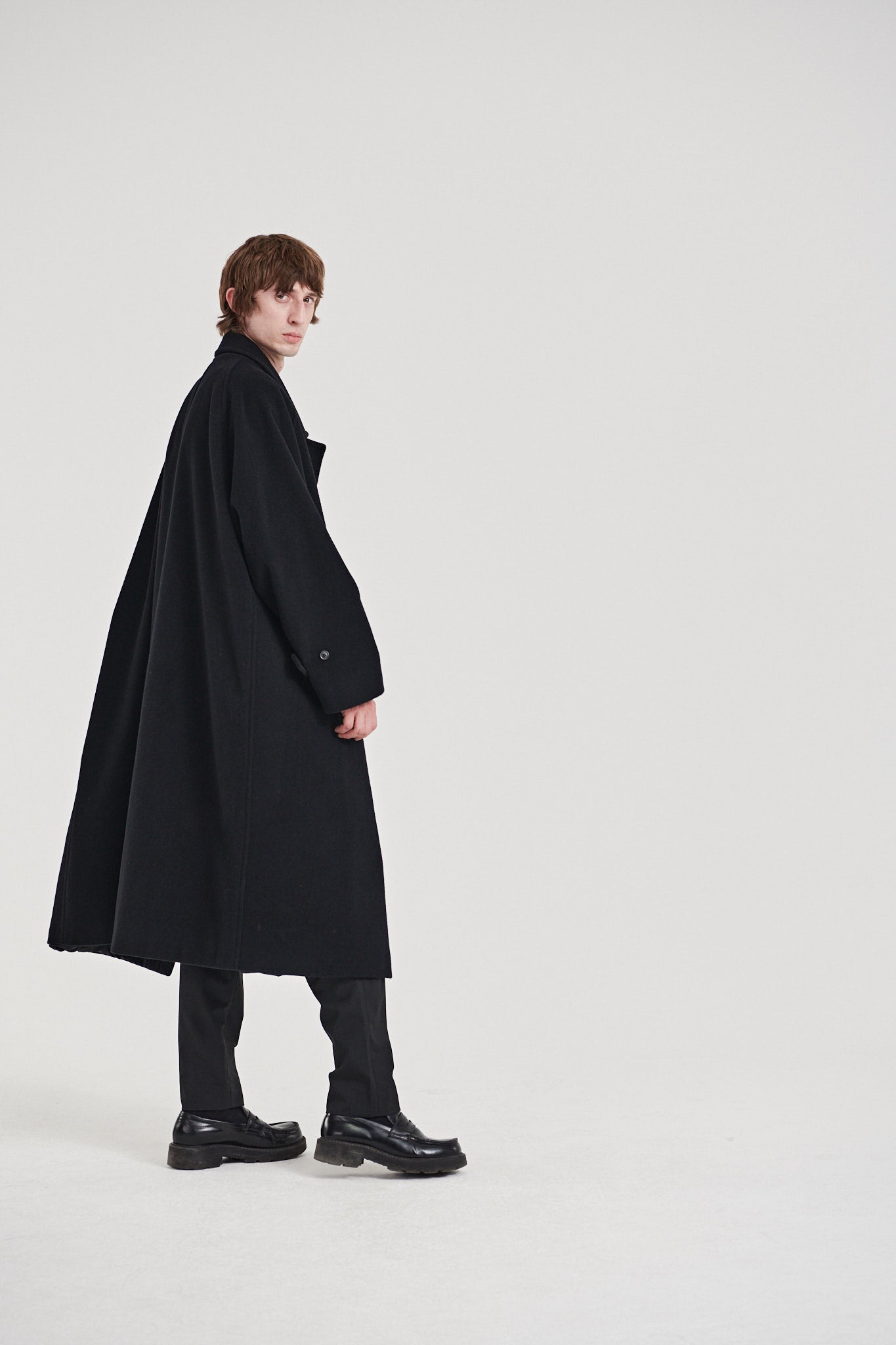 10 / Cashmere coat black